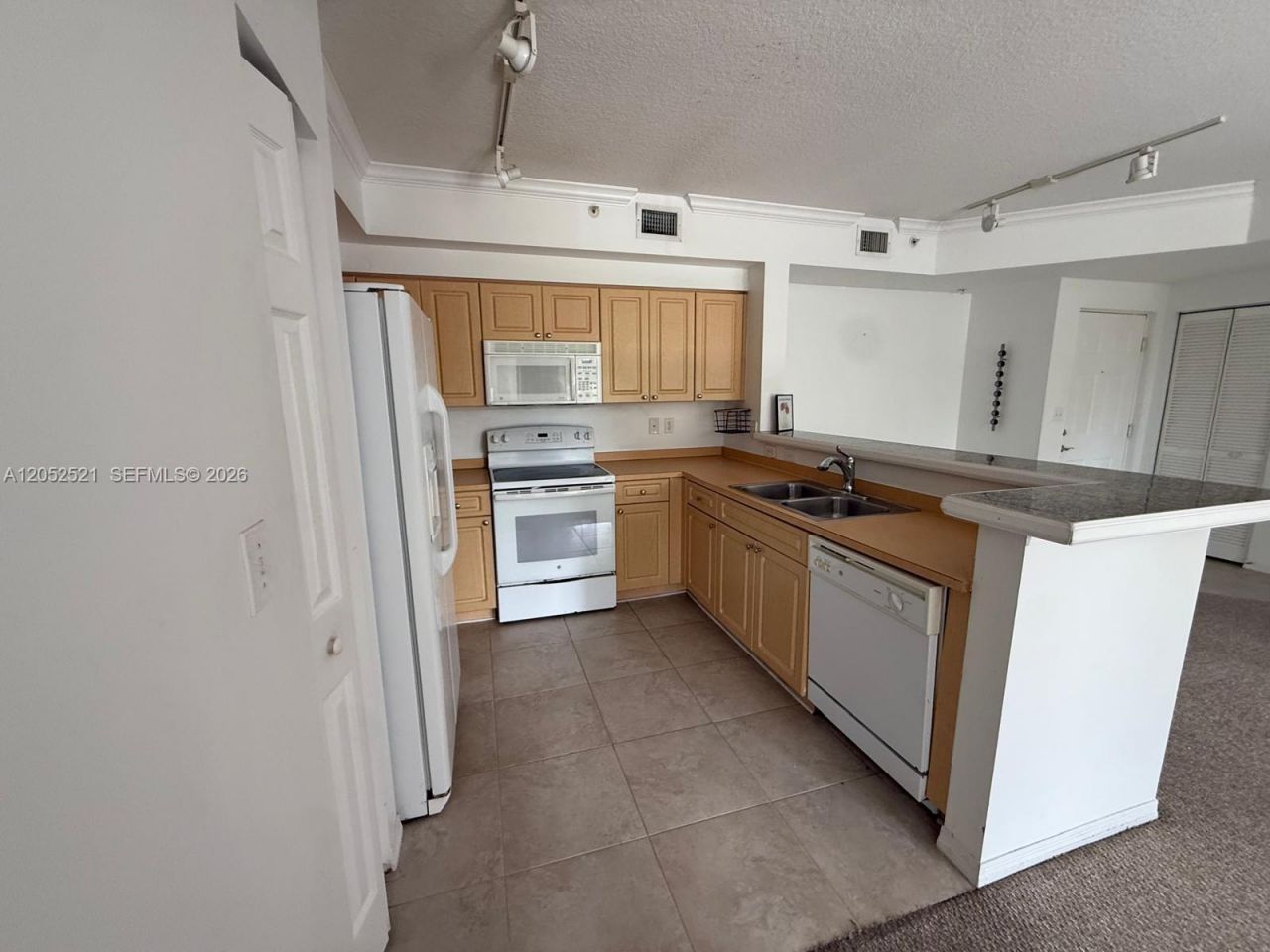 6861 SW 44th St , Unit 205, Miami, FL 33155 Photo