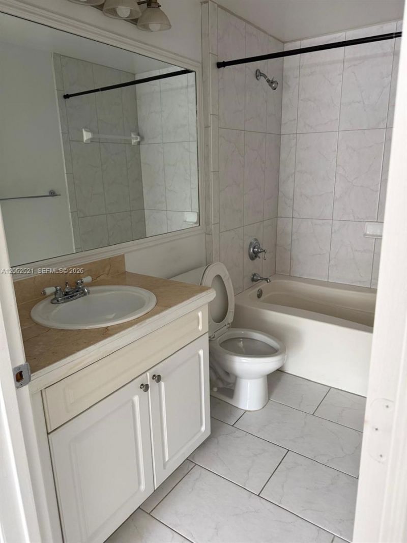 6861 SW 44th St , Unit 205, Miami, FL 33155 Photo
