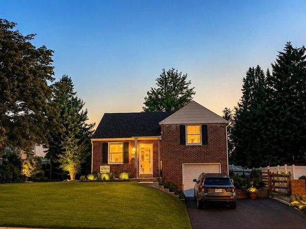 18 N MALIN ROAD, BROOMALL, PA 19008