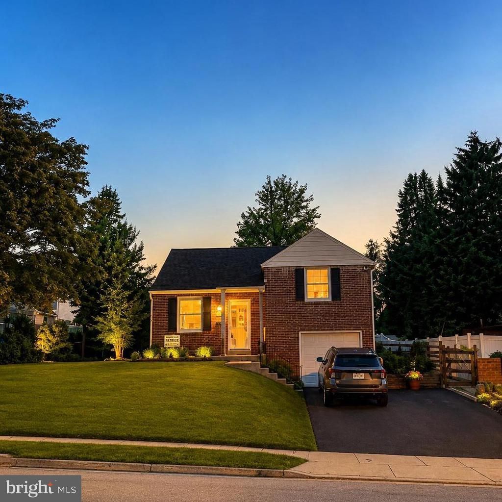 18 N MALIN ROAD, BROOMALL, PA 19008