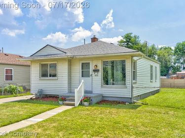 631 Saint Johns Street, Wyandotte, MI 48192