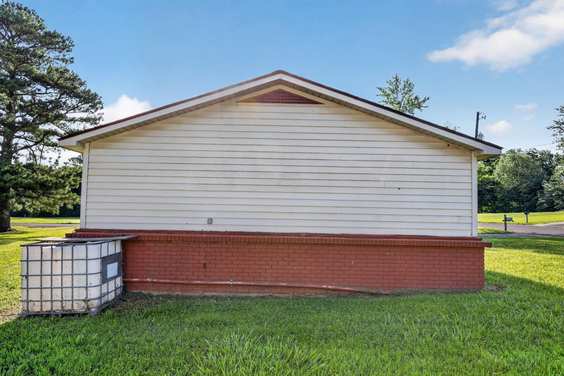 501 Windsor Drive, Mayfield, KY 42066 Main Photo