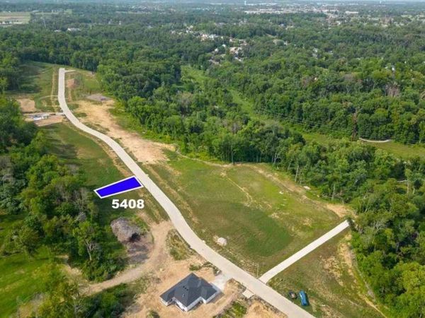 5408 Seminole Valley Trail NE, Cedar Rapids, IA 52411