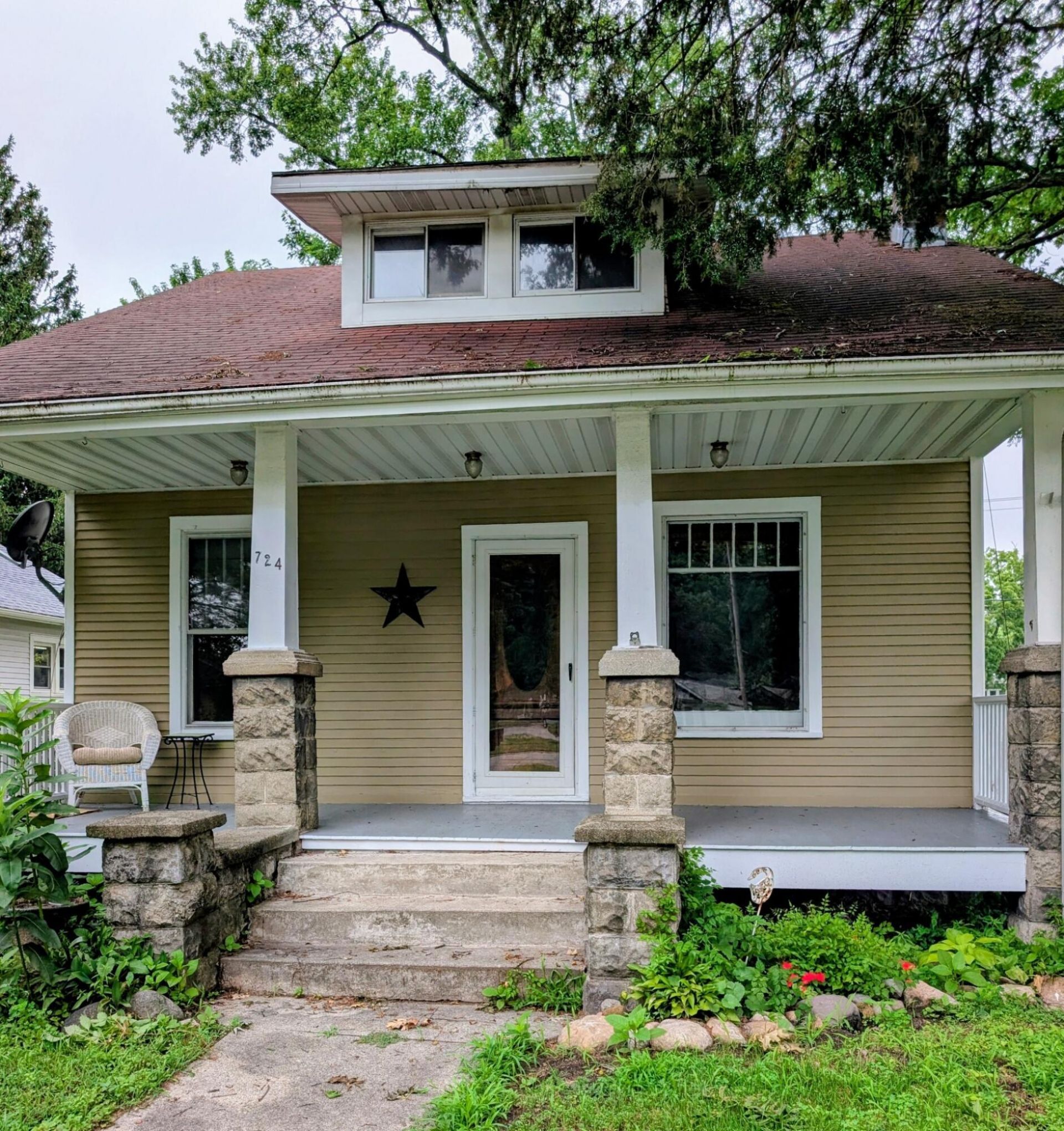 724 Garfield Street, Hobart, IN 46342 Main Photo