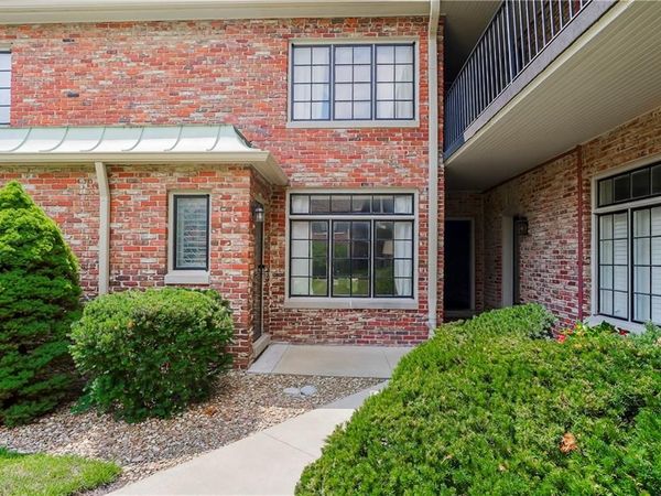 8363 Somerset Drive, Unit 8363, Prairie Village, KS 66207