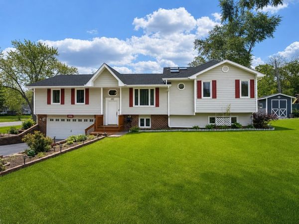 110 Oakwood Lane , Bartlett, IL 60103