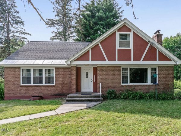 1079 Winne Road, Niskayuna, NY 12309
