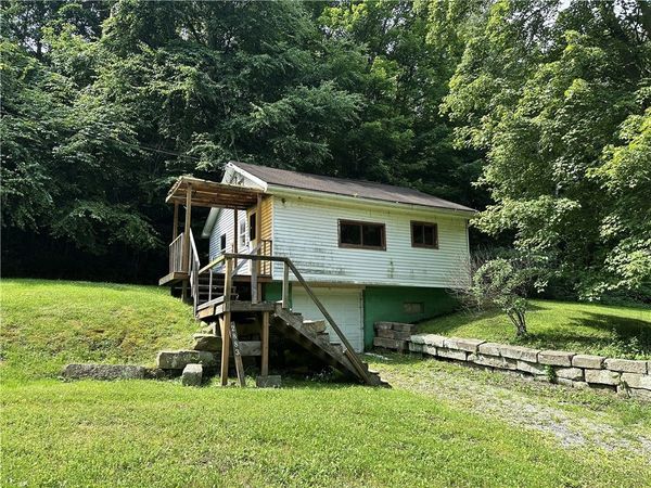 2883 Portersville Rd, Ellwood City, PA 16117