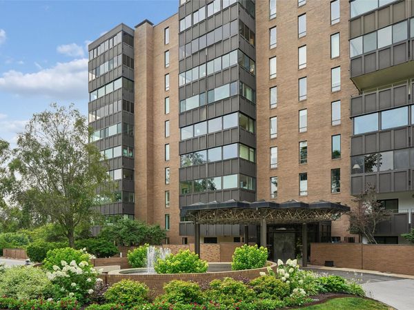 3131 Fleur Drive, Unit 102, Des Moines, IA 50321