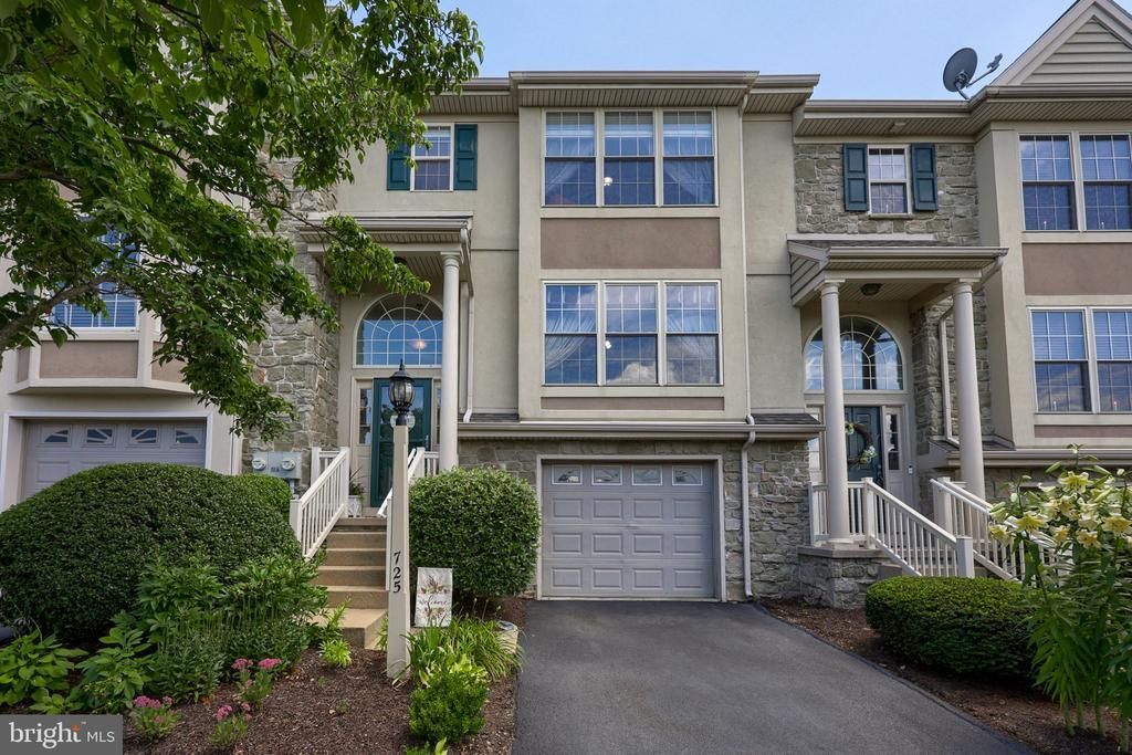 725 SKYWALK LANE , LANCASTER, PA 17601