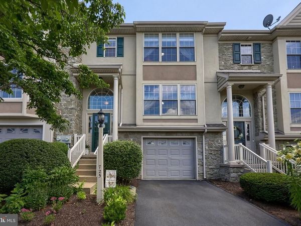 725 SKYWALK LANE , LANCASTER, PA 17601