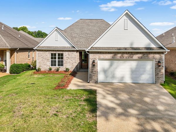 165 Village Lake Dr., Tupelo, MS 38801