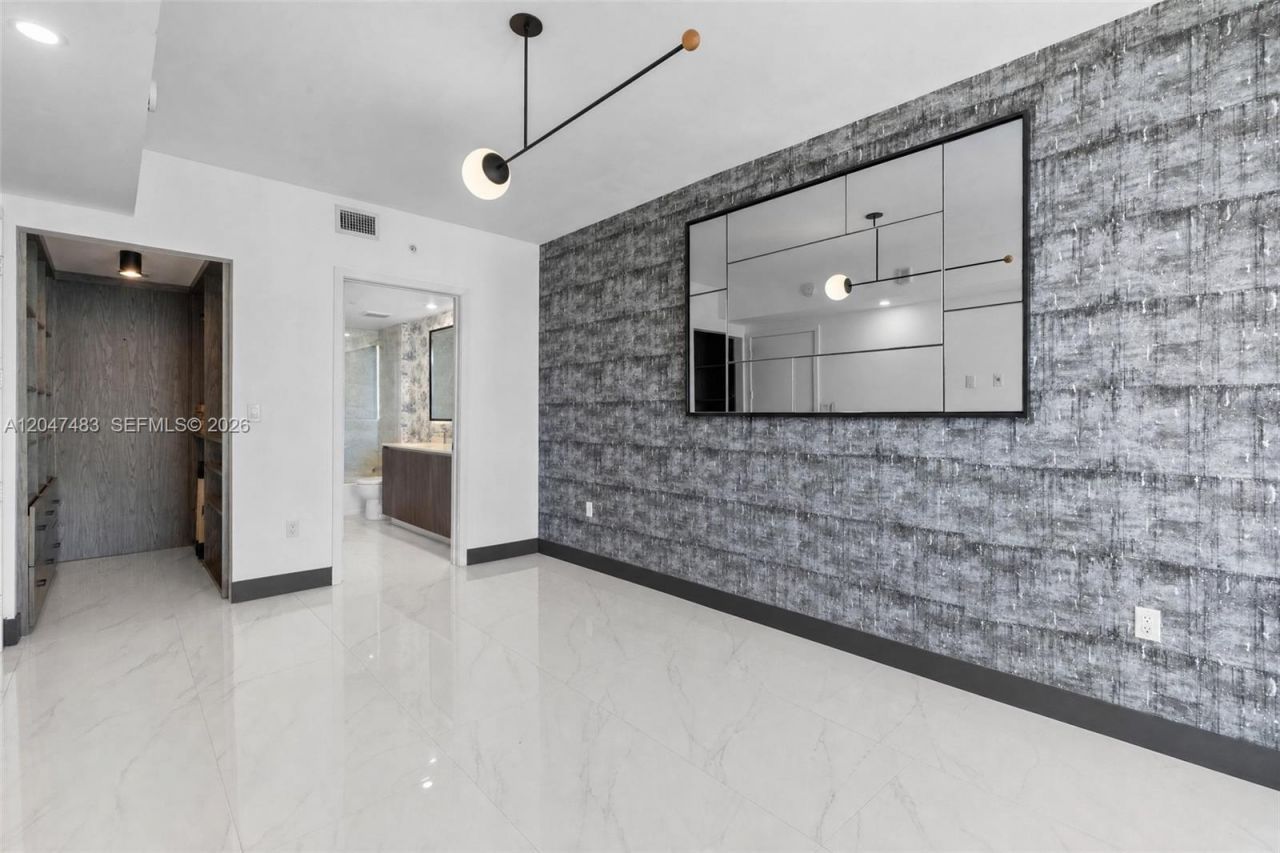 488 NE 18th St, Unit 4900, Miami, FL 33132 Photo