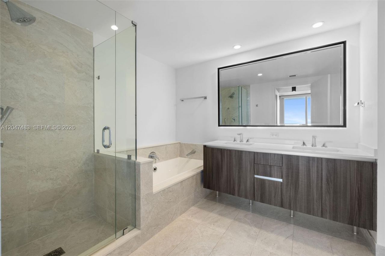 488 NE 18th St, Unit 4900, Miami, FL 33132 Photo