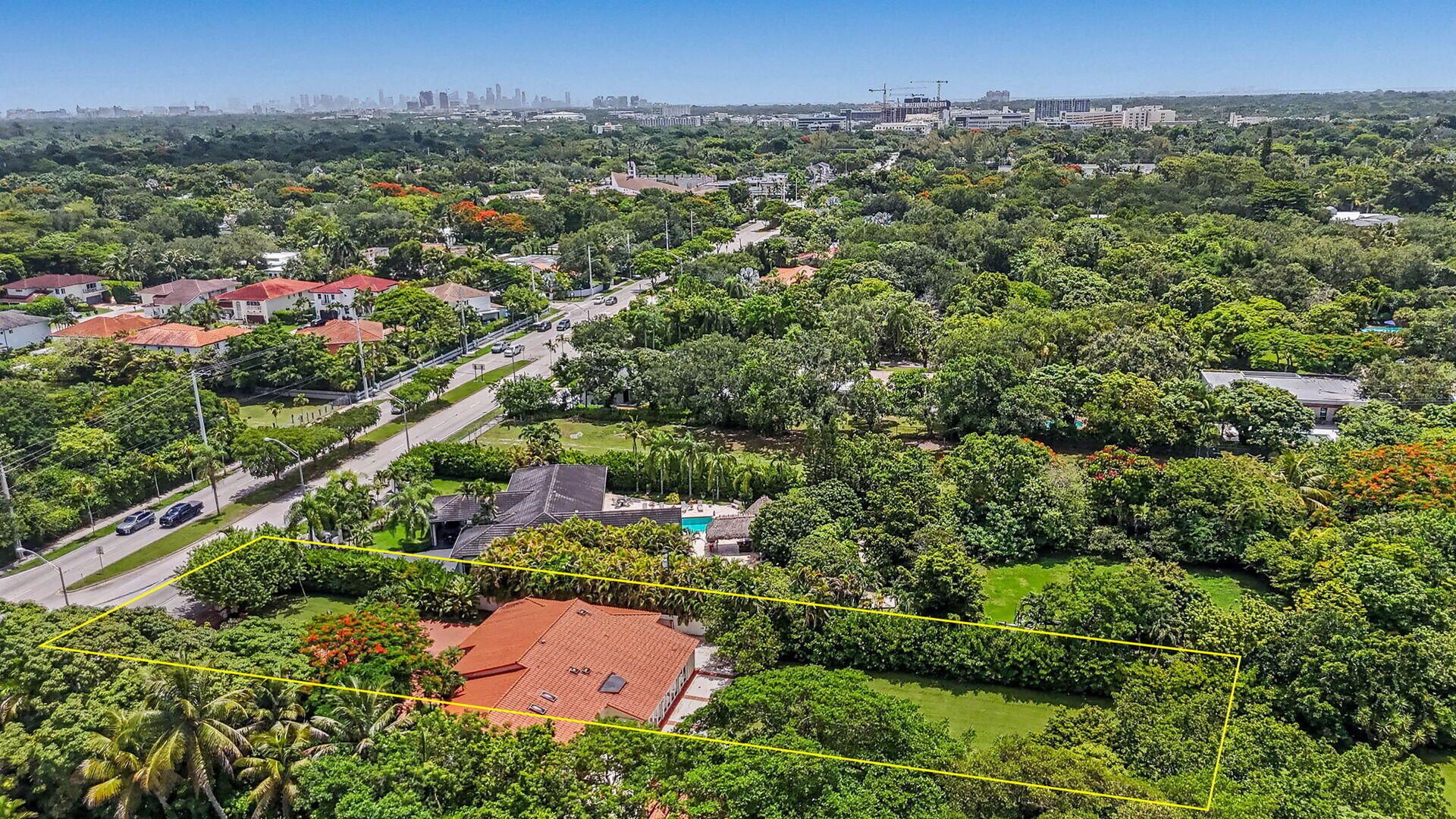 7030 Sunset Dr, Miami, FL 33143 Photo