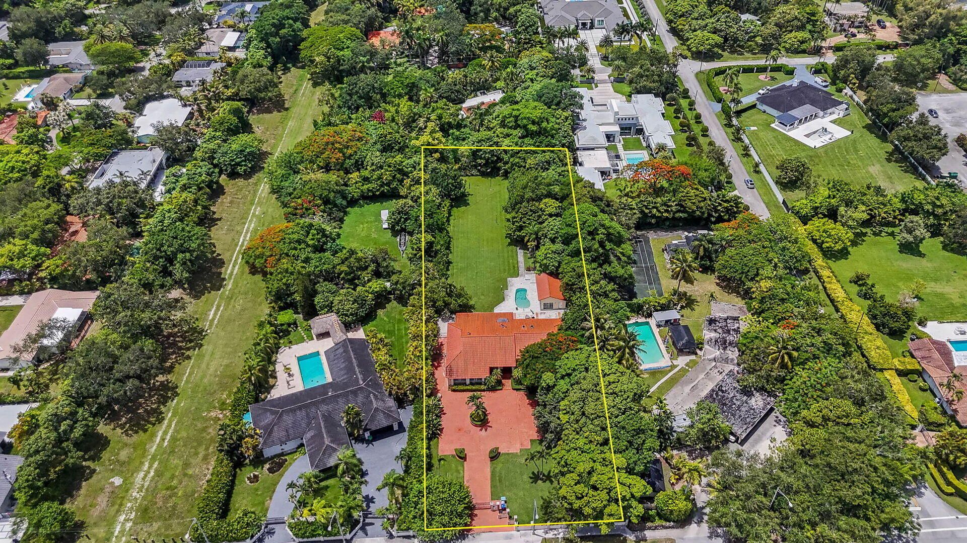 7030 Sunset Dr, Miami, FL 33143 Photo
