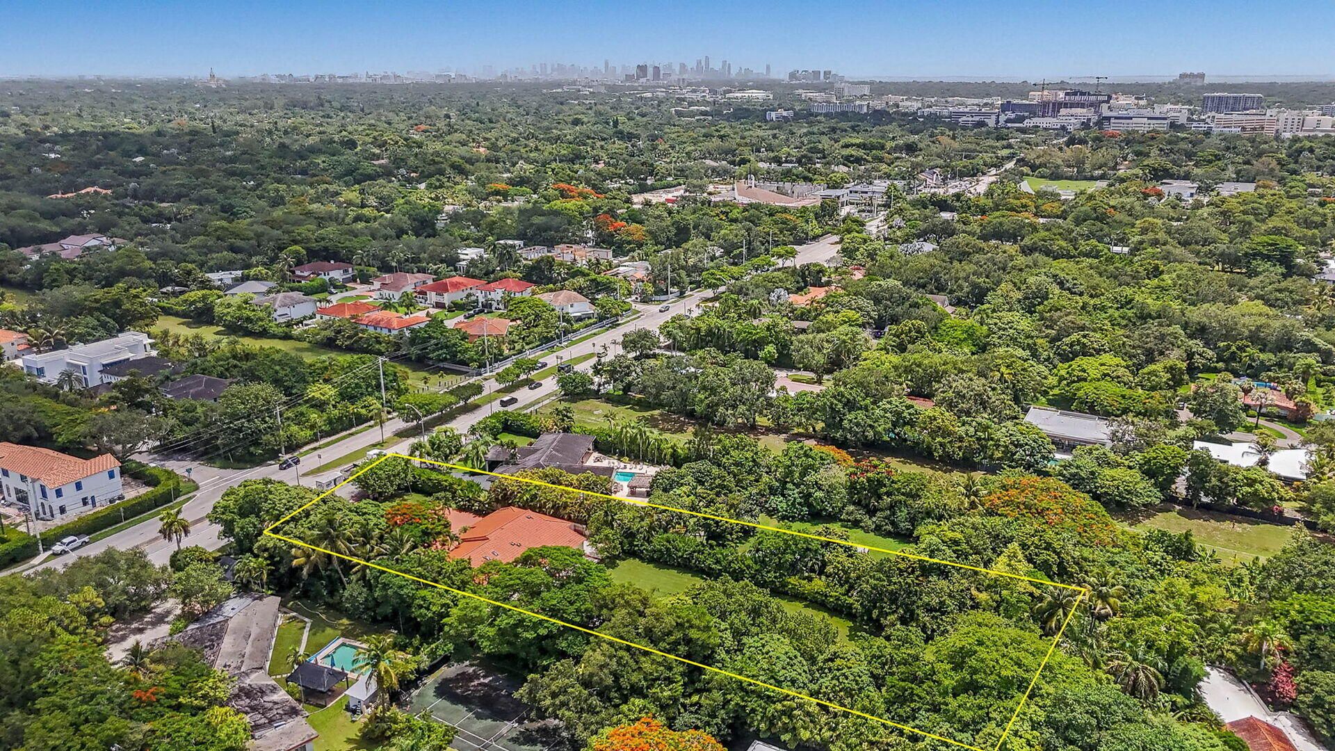 7030 Sunset Dr, Miami, FL 33143 Photo