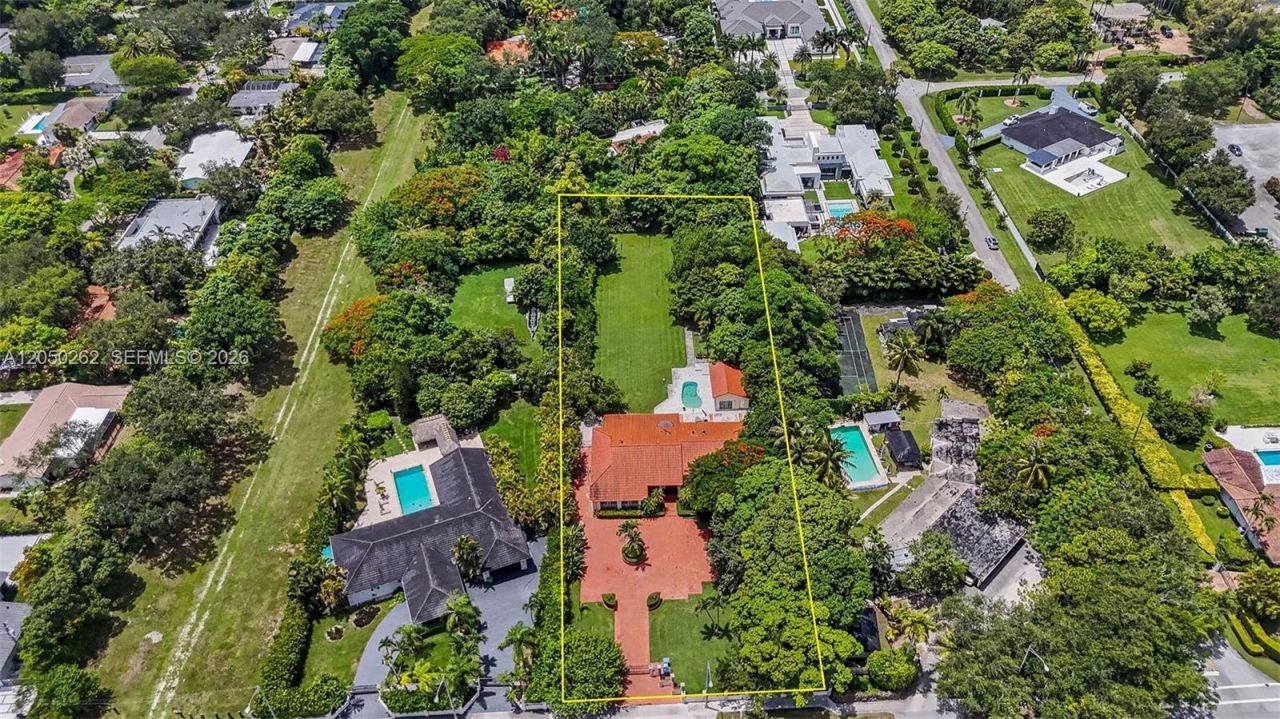 7030 Sunset Dr, Miami, FL 33143 Photo