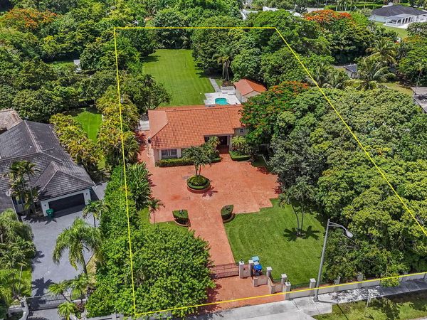 7030 Sunset Dr, Miami, FL 33143