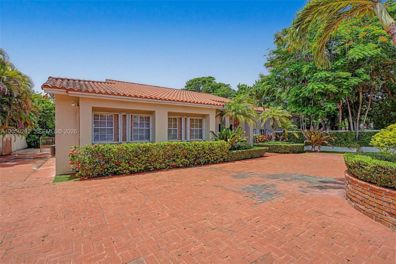 7030 Sunset Dr, Miami, FL 33143 Photo