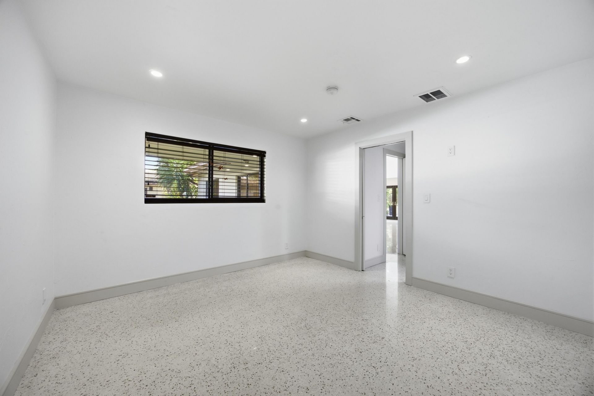 2001 N Victoria Park Road, Fort Lauderdale, FL 33305 Photo