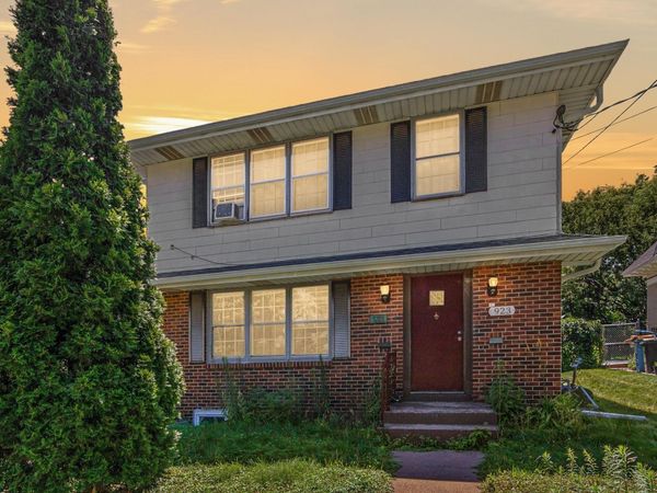 921 Weeks Avenue SE, Minneapolis, MN 55414