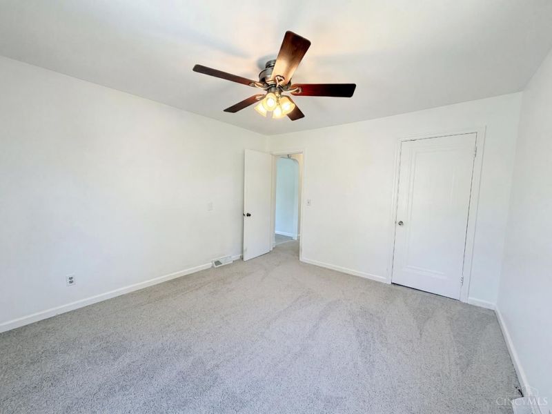 5476 Edalbert Drive, Green Township, OH 45239 Photo 12
