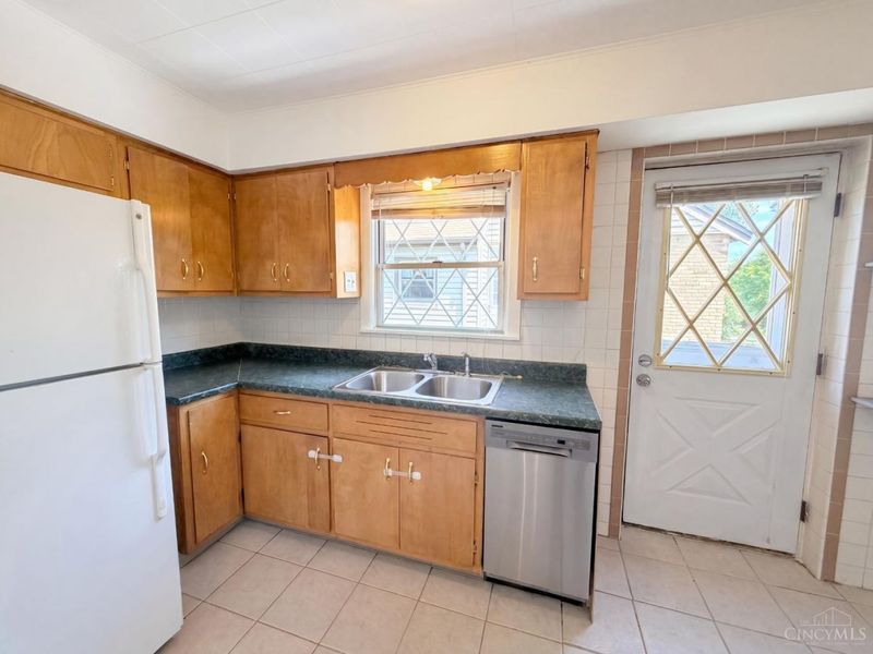 5476 Edalbert Drive, Green Township, OH 45239 Photo 2