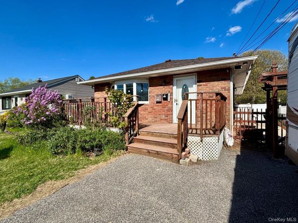 Bay Shore, NY 11706