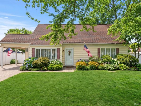 4 Erlwein Court , Massapequa, NY 11758