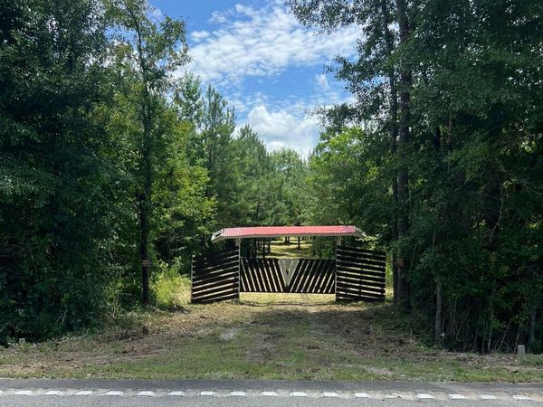 9688 Us-11 , Poplarville, MS 39470