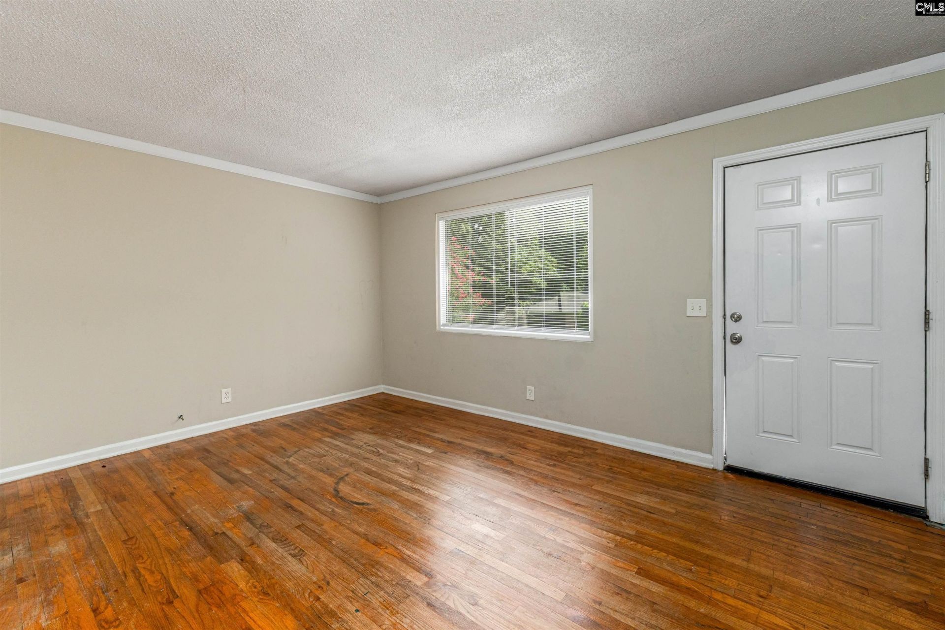 1001 Swan Lane  Photo 5