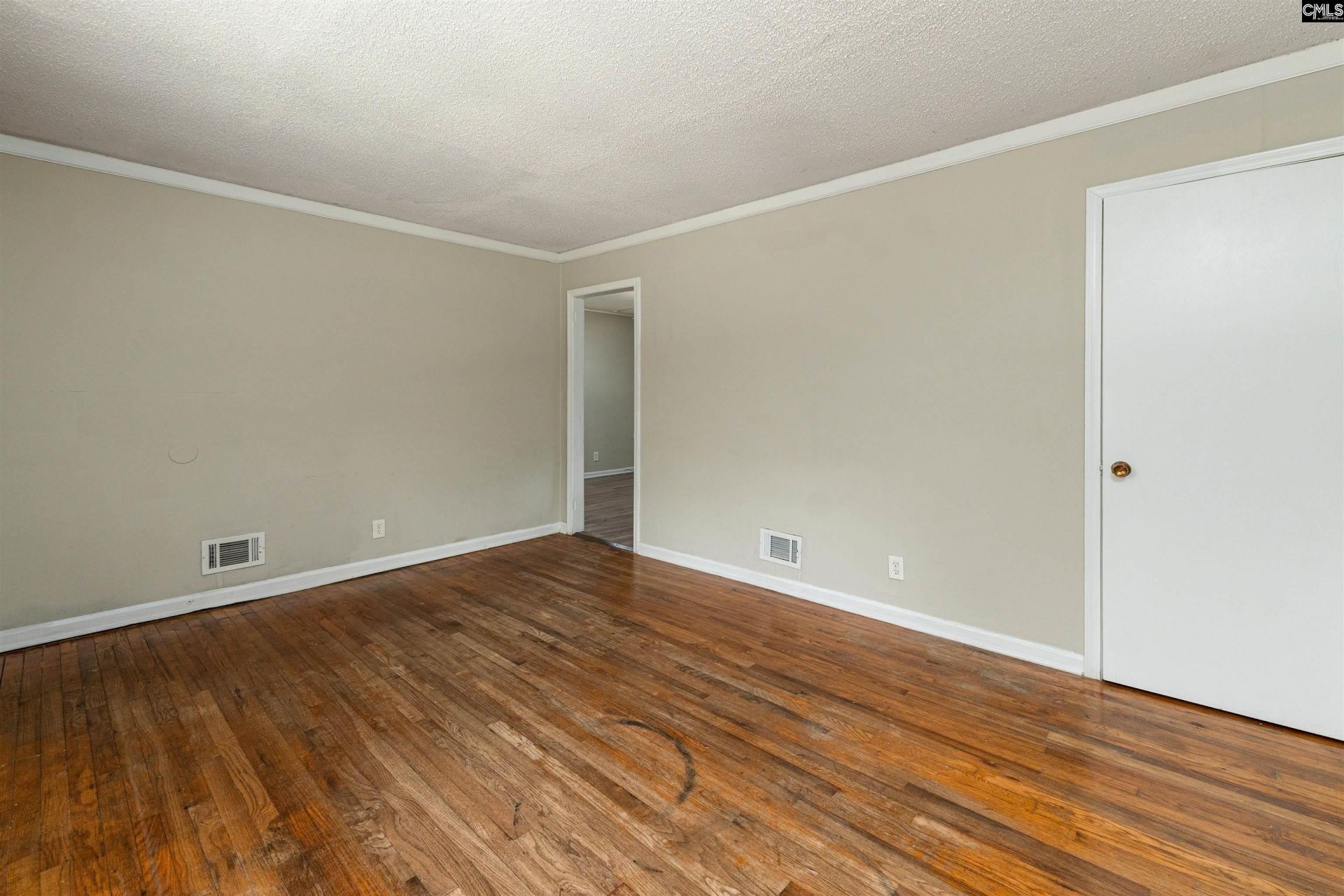 1001 Swan Lane  Photo 6