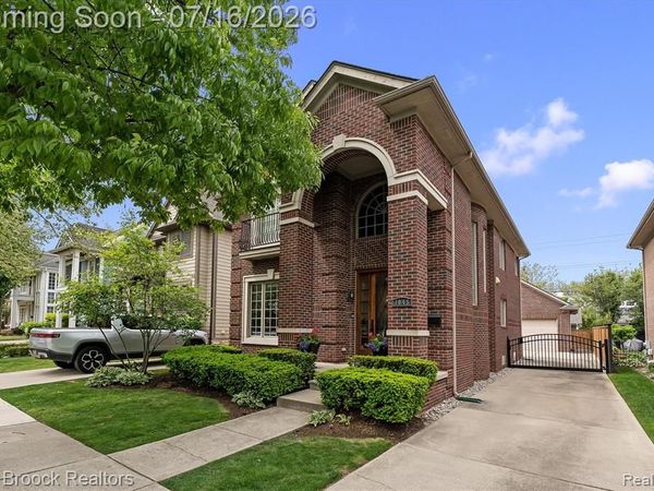 1045 Bennaville Avenue, Birmingham, MI 48009