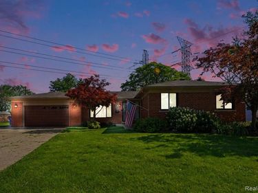 12485 Lutz Avenue, Warren, MI 48093
