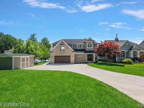 847 Fairview Street, Lake Orion Vlg, MI 48362