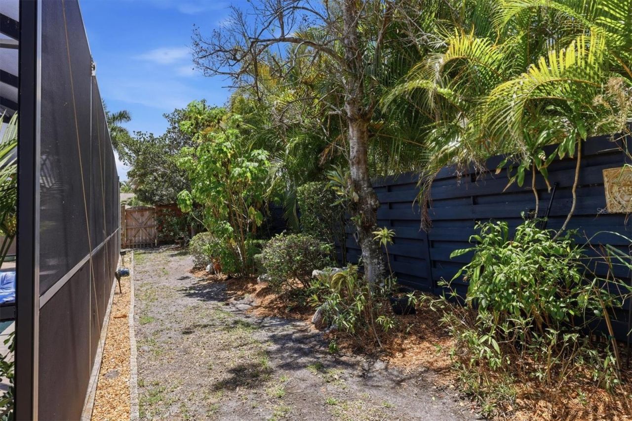 3828 Easton Street, Sarasota, FL 34238 Photo