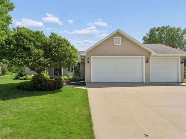 W6445 CHERRYBARK CIRCLE, Menasha, WI 54952