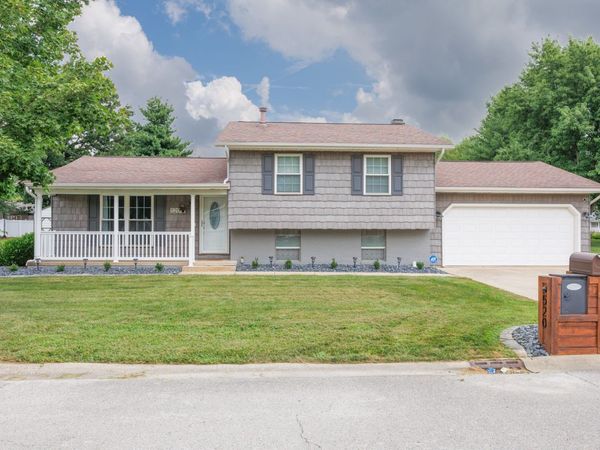 520 Cottonwood Drive, Salem, IL 62881