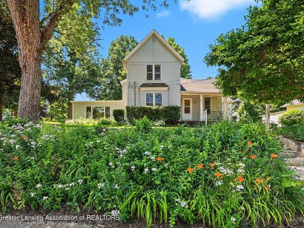 616 S Clinton Street, Stockbridge, MI 49285