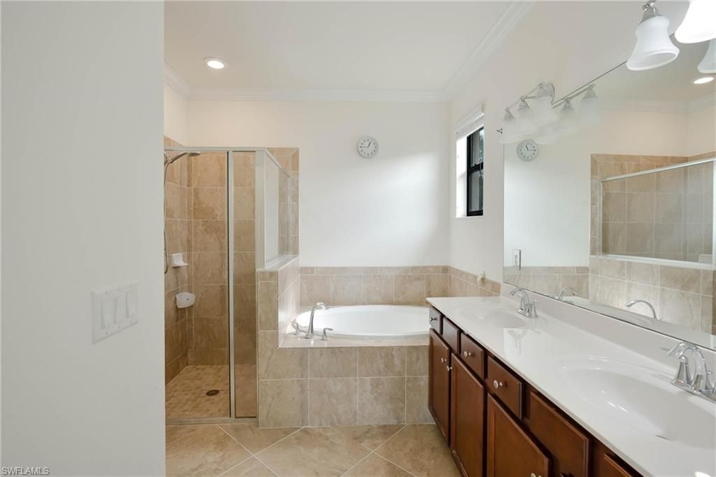 9215 Shadow Oak Ln, Naples, FL 34120 Photo