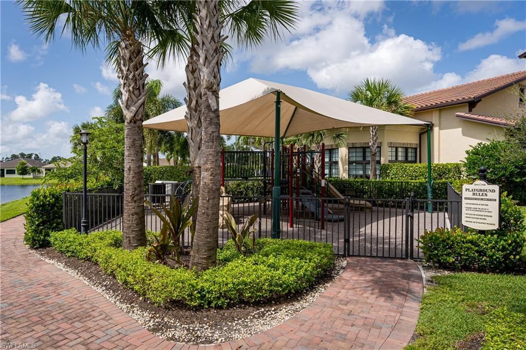 9215 Shadow Oak Ln, Naples, FL 34120 Photo