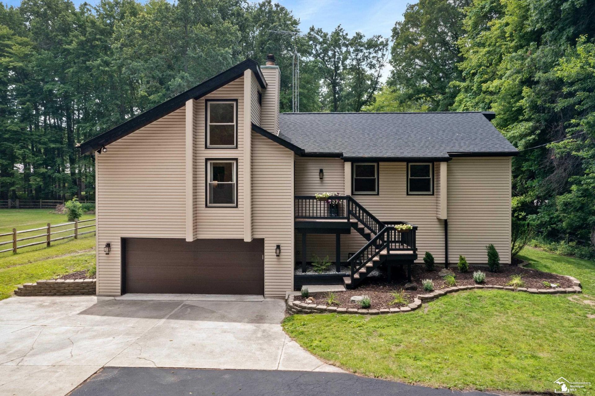 5093 Smith Road, Ottawa Lake, MI 49267 Main Photo