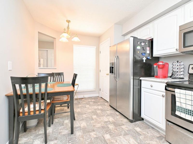 5795 Heights Court, Green Township, OH 45247 Photo 10