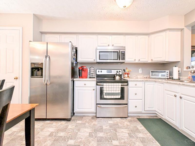 5795 Heights Court, Green Township, OH 45247 Photo 9