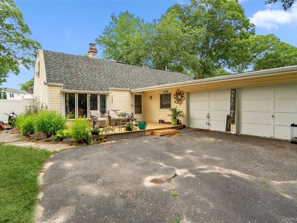 39 All Points Terrace , Holbrook, NY 11741
