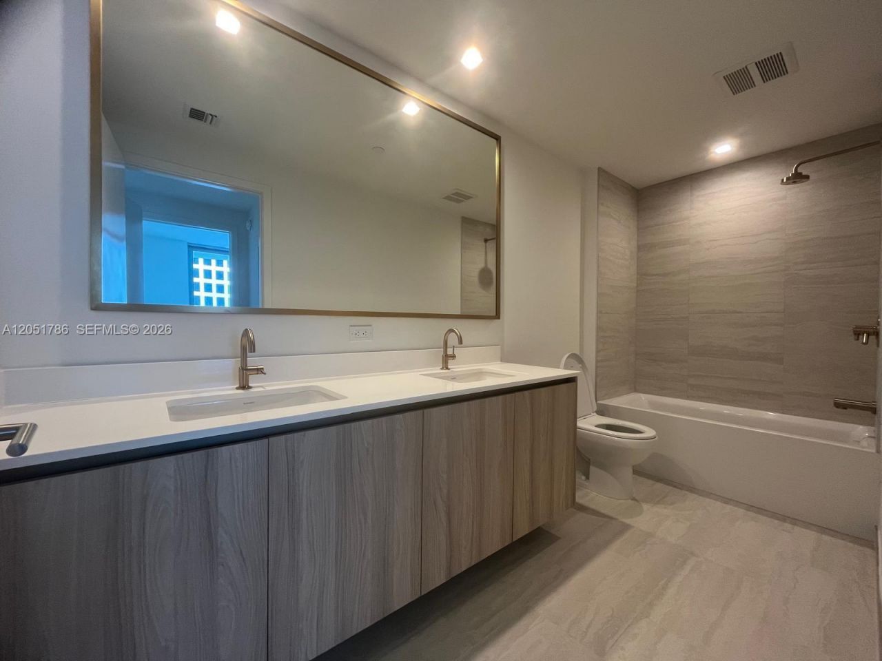 77 SE 5th St , Unit 2314, Miami, FL 33131 Photo