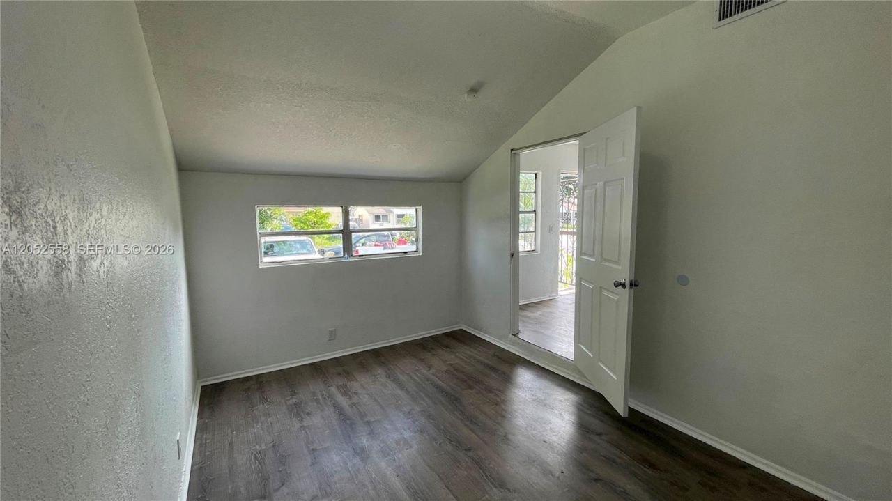 1012 NW 66th St, Miami, FL 33150 Photo