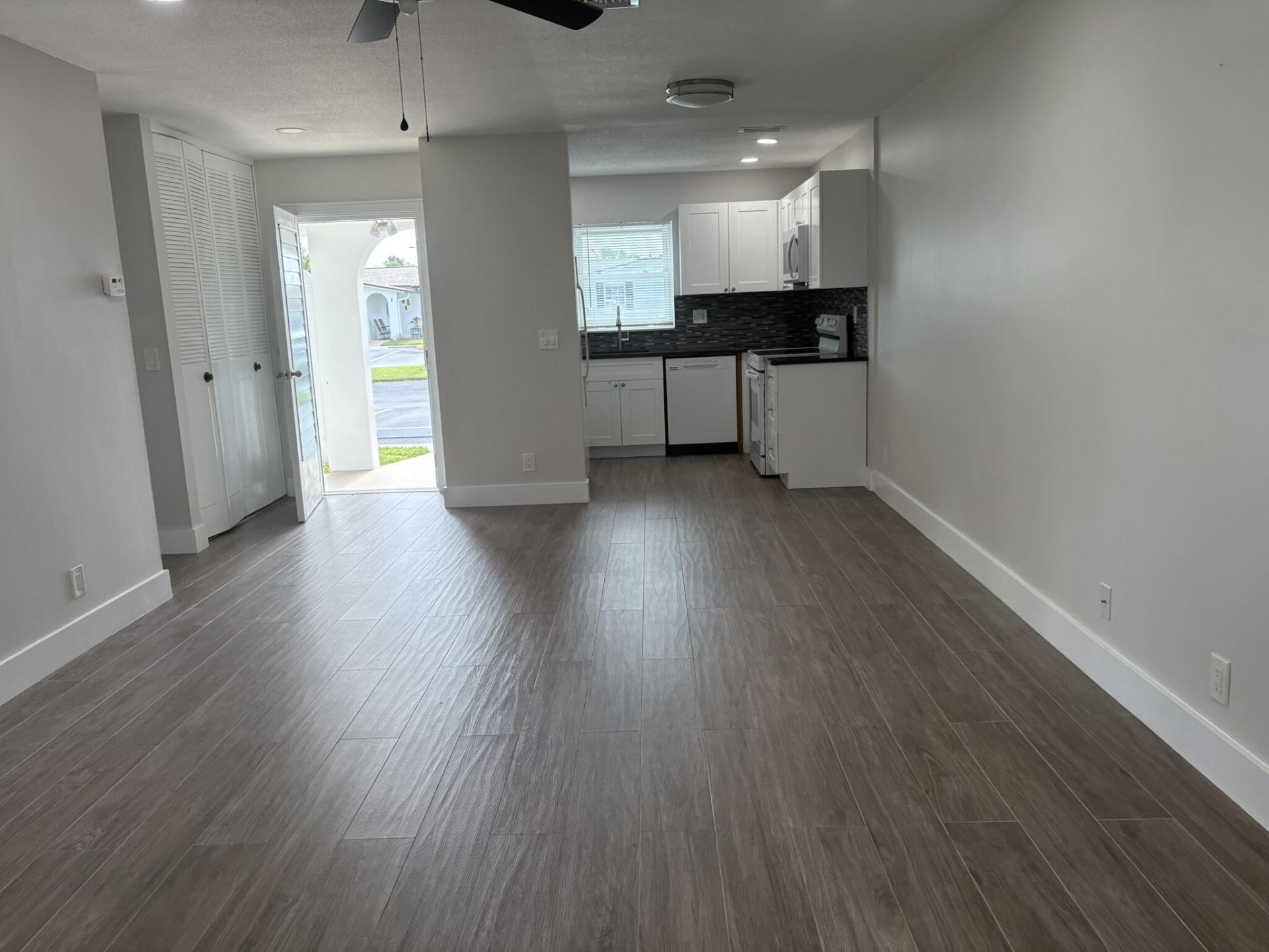 2930 Crosley Drive E, Unit J, West Palm Beach, FL 33415 Photo