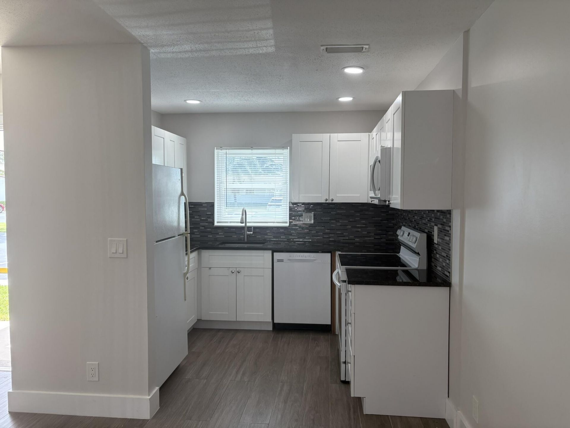2930 Crosley Drive E, Unit J, West Palm Beach, FL 33415 Photo